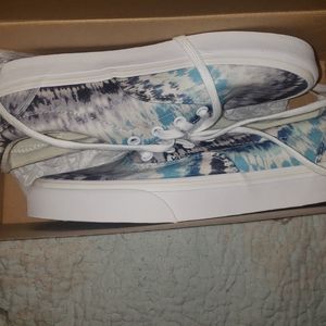 LADIE'S VANS NWT